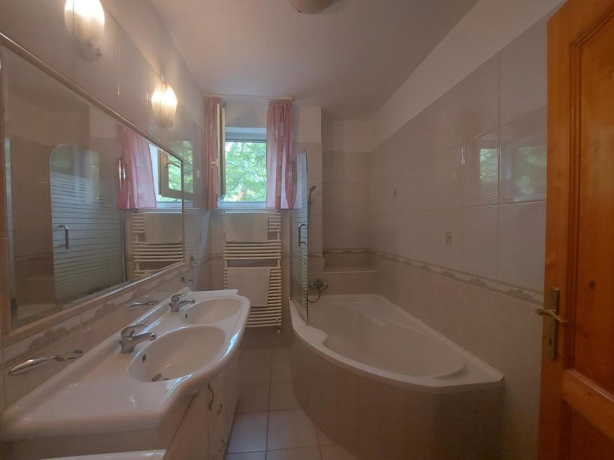 Lara Apartman Debreczyn Zewnętrze zdjęcie