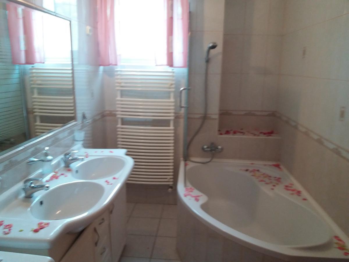 Lara Apartman Debreczyn Zewnętrze zdjęcie